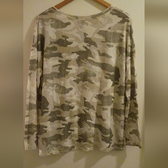 Camouflage Long Sleeve Shirt Women's Size Large Like New!! - Picture 4 of 4